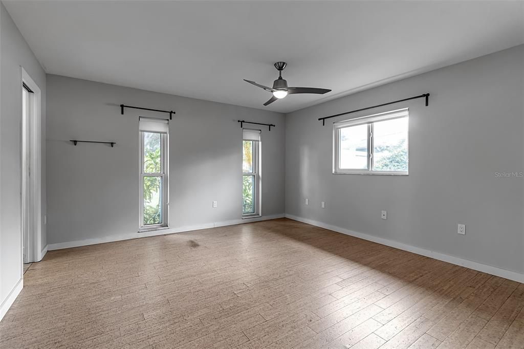 合同活跃: $450,000 (3 贝兹, 2 浴室, 1480 平方英尺)