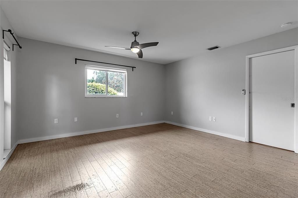 合同活跃: $450,000 (3 贝兹, 2 浴室, 1480 平方英尺)