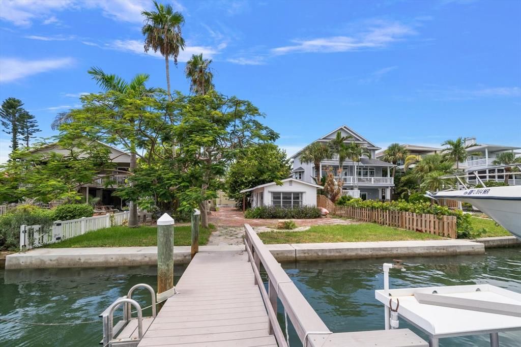 待售: $1,480,000 (0.17 acres)