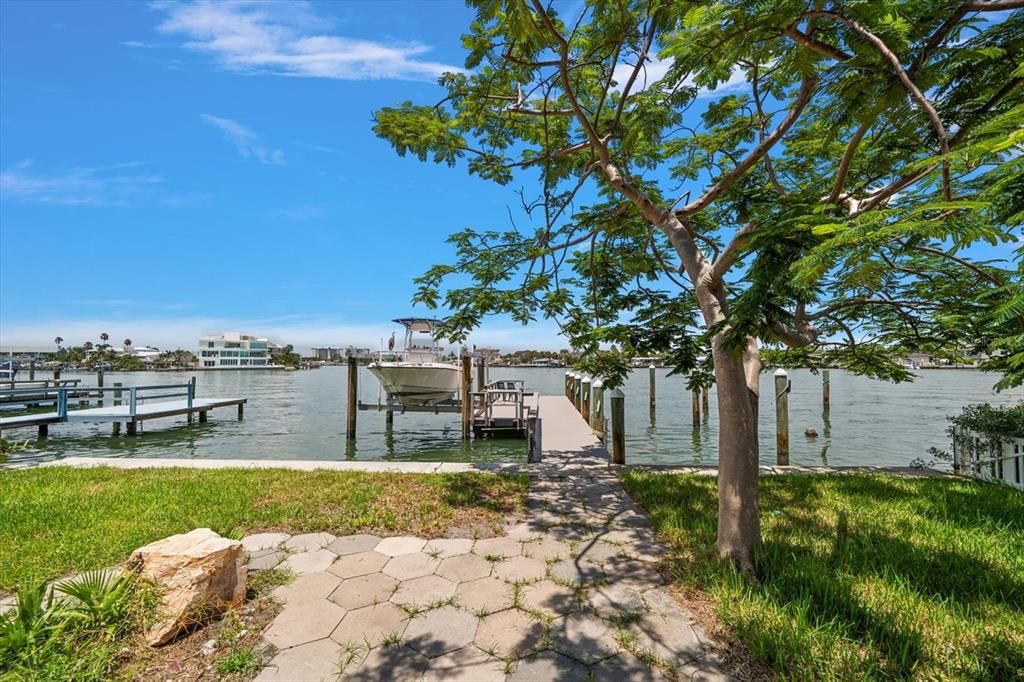 待售: $1,480,000 (0.17 acres)