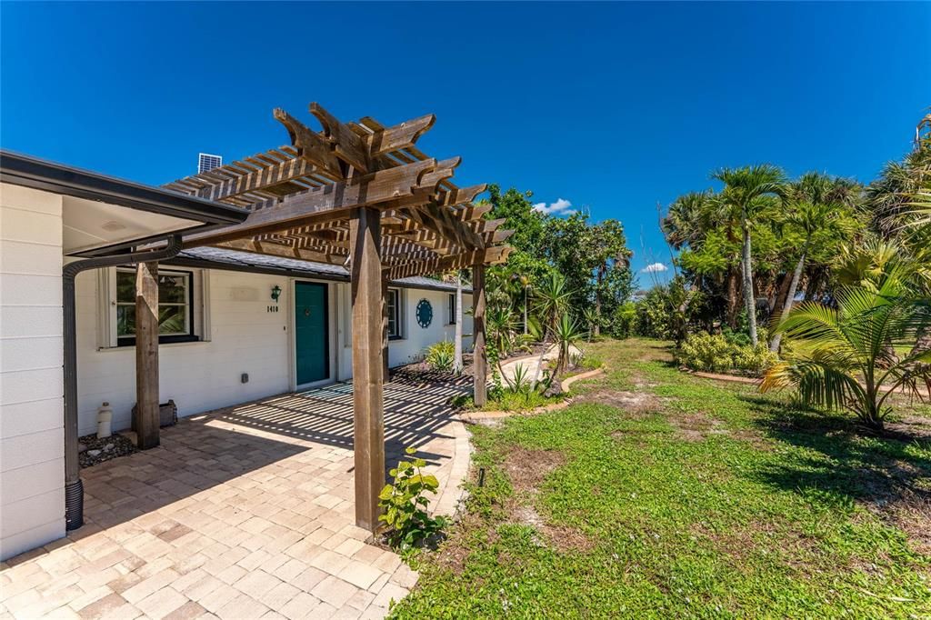 Active With Contract: $519,900 (2 beds, 2 baths, 1620 Square Feet)