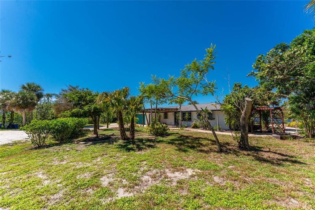 Active With Contract: $519,900 (2 beds, 2 baths, 1620 Square Feet)