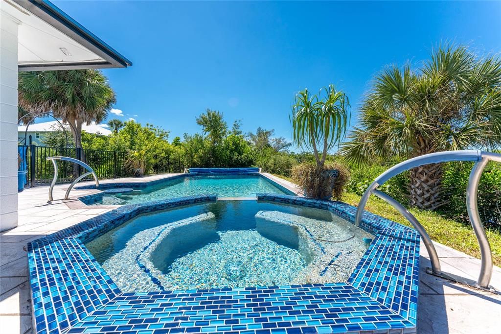 Active With Contract: $519,900 (2 beds, 2 baths, 1620 Square Feet)