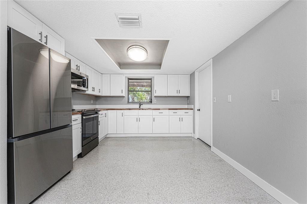 Active With Contract: $519,900 (2 beds, 2 baths, 1620 Square Feet)