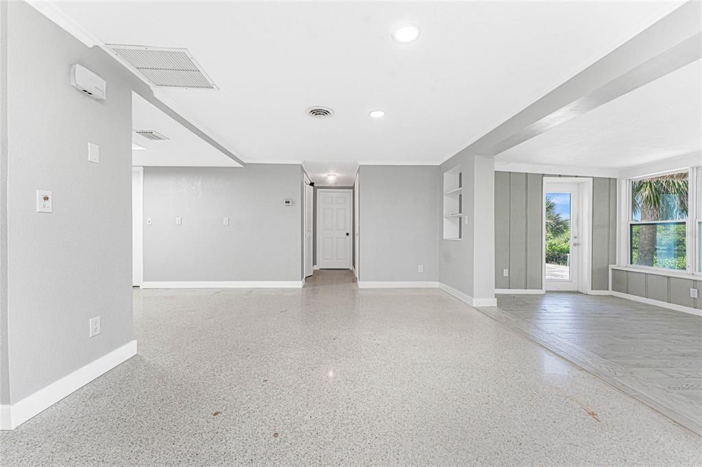 Active With Contract: $519,900 (2 beds, 2 baths, 1620 Square Feet)