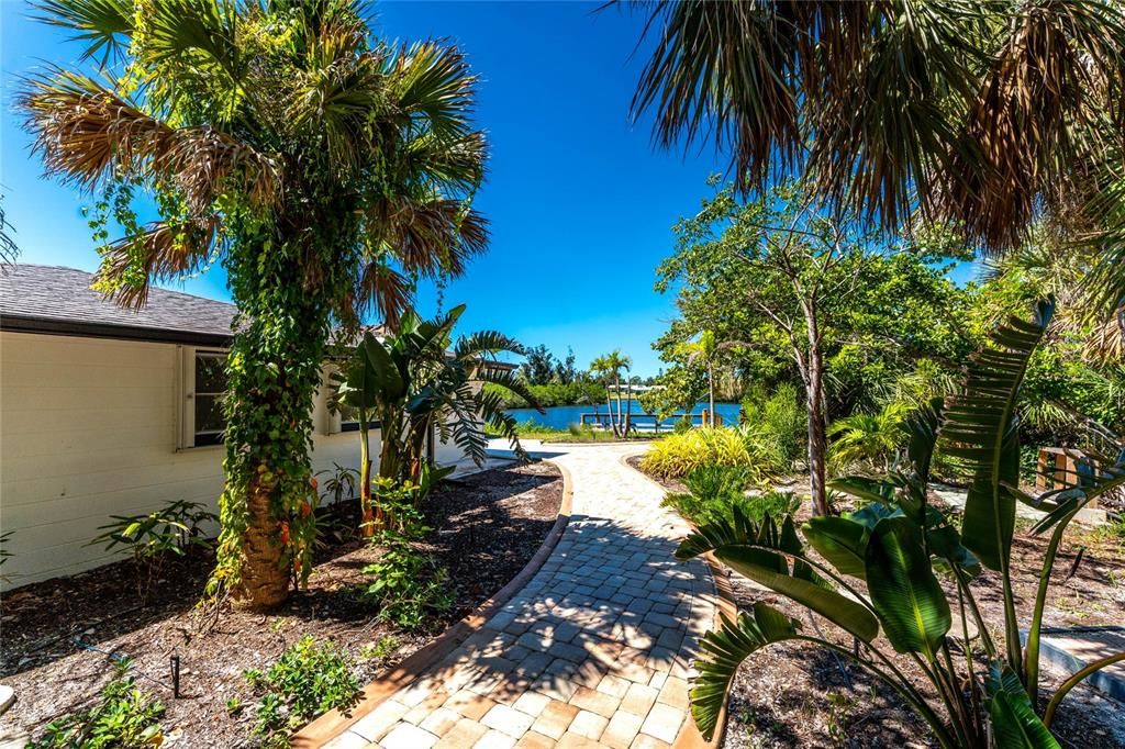 Active With Contract: $519,900 (2 beds, 2 baths, 1620 Square Feet)