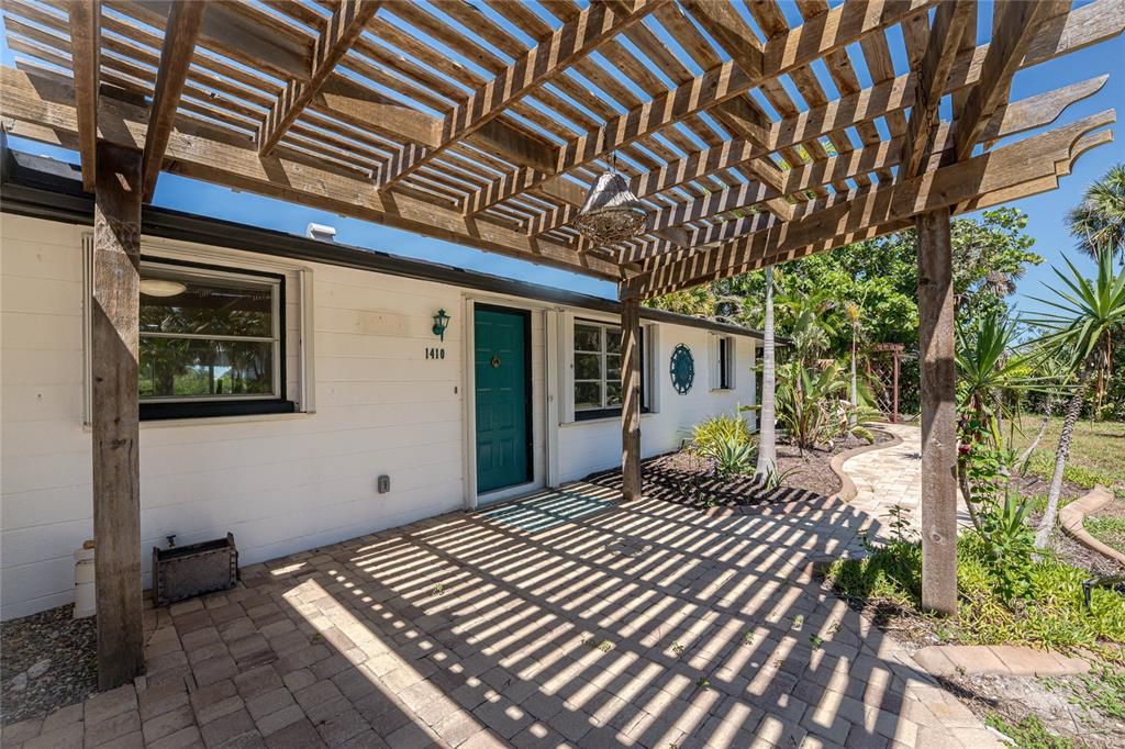 Active With Contract: $519,900 (2 beds, 2 baths, 1620 Square Feet)