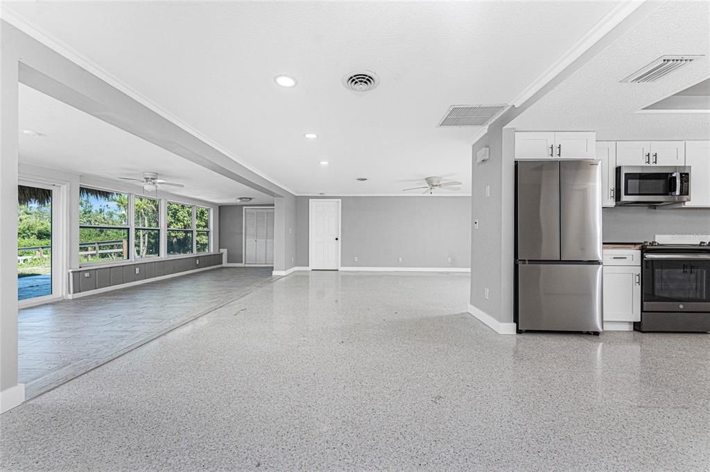 Active With Contract: $519,900 (2 beds, 2 baths, 1620 Square Feet)