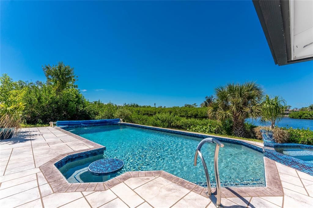 Active With Contract: $519,900 (2 beds, 2 baths, 1620 Square Feet)