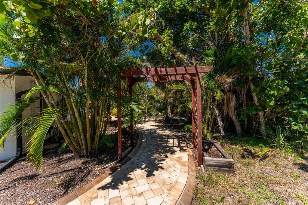 Active With Contract: $519,900 (2 beds, 2 baths, 1620 Square Feet)