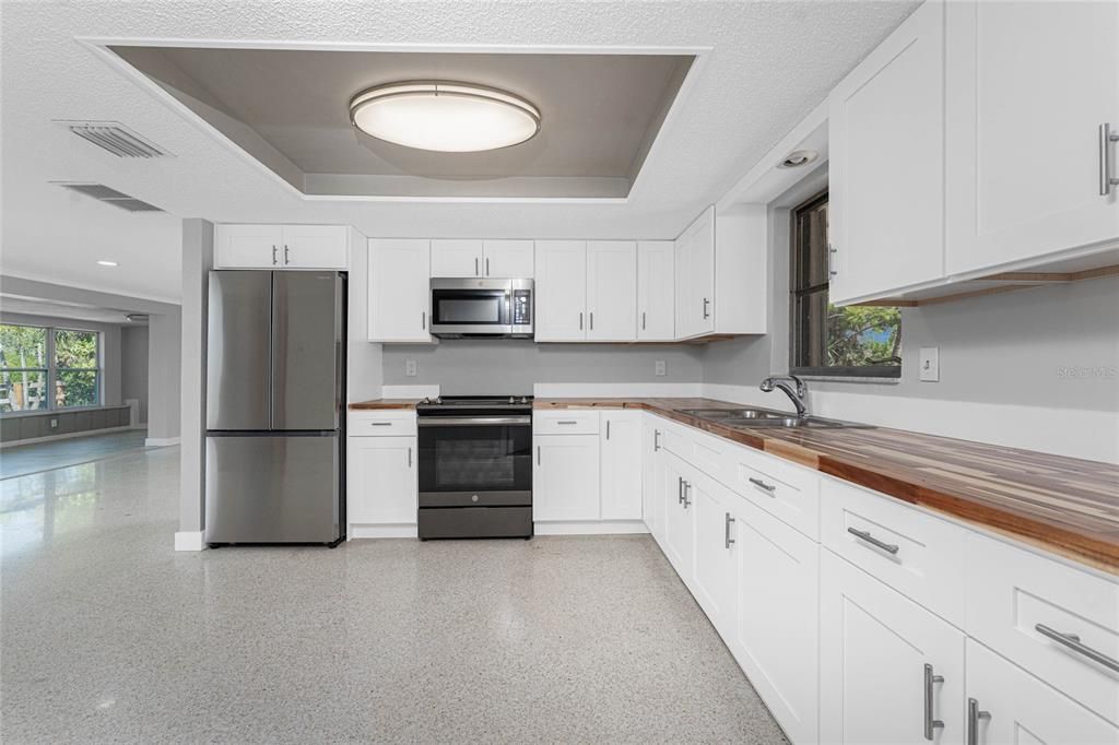 Active With Contract: $519,900 (2 beds, 2 baths, 1620 Square Feet)