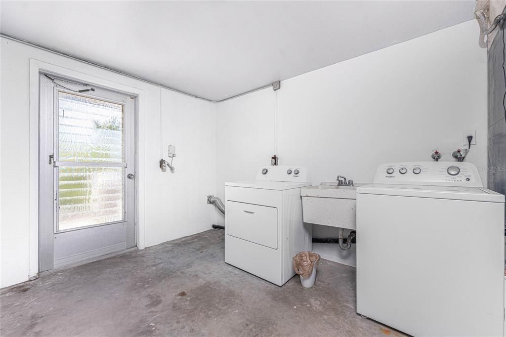 Active With Contract: $519,900 (2 beds, 2 baths, 1620 Square Feet)