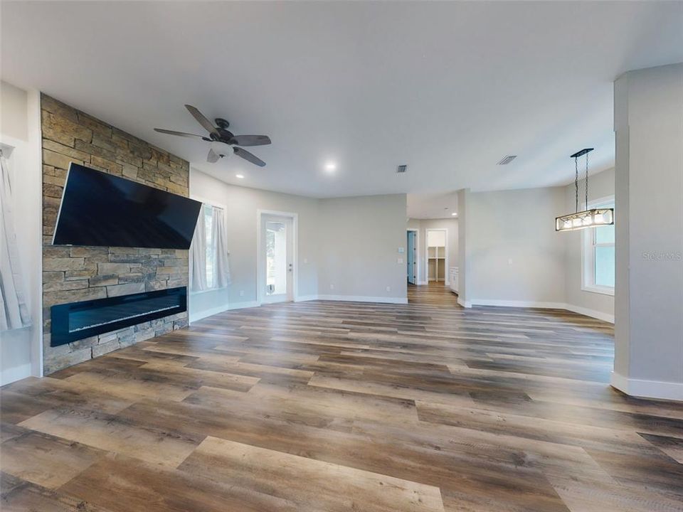 На продажу: $835,000 (3 спален, 2 ванн, 1877 Квадратных фут)