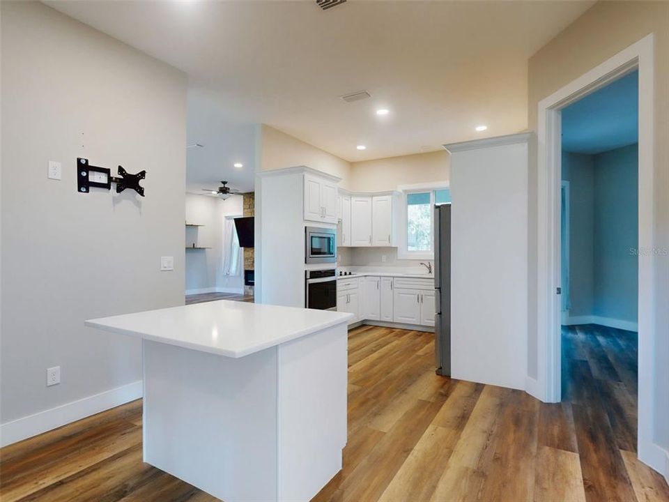 На продажу: $835,000 (3 спален, 2 ванн, 1877 Квадратных фут)