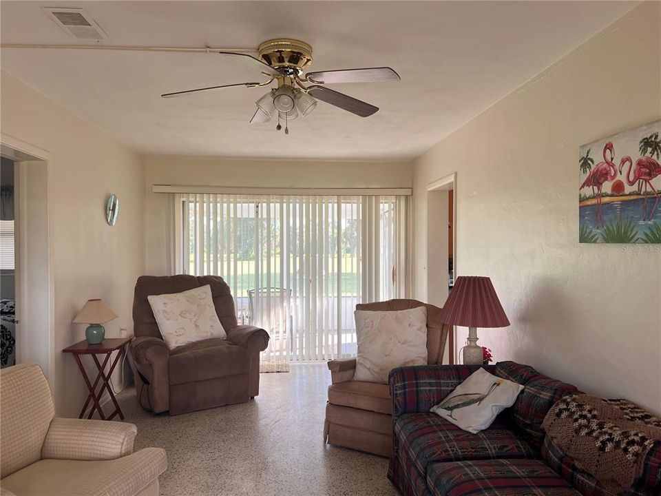 For Rent: $2,100 (3 beds, 3 baths, 1516 Square Feet)