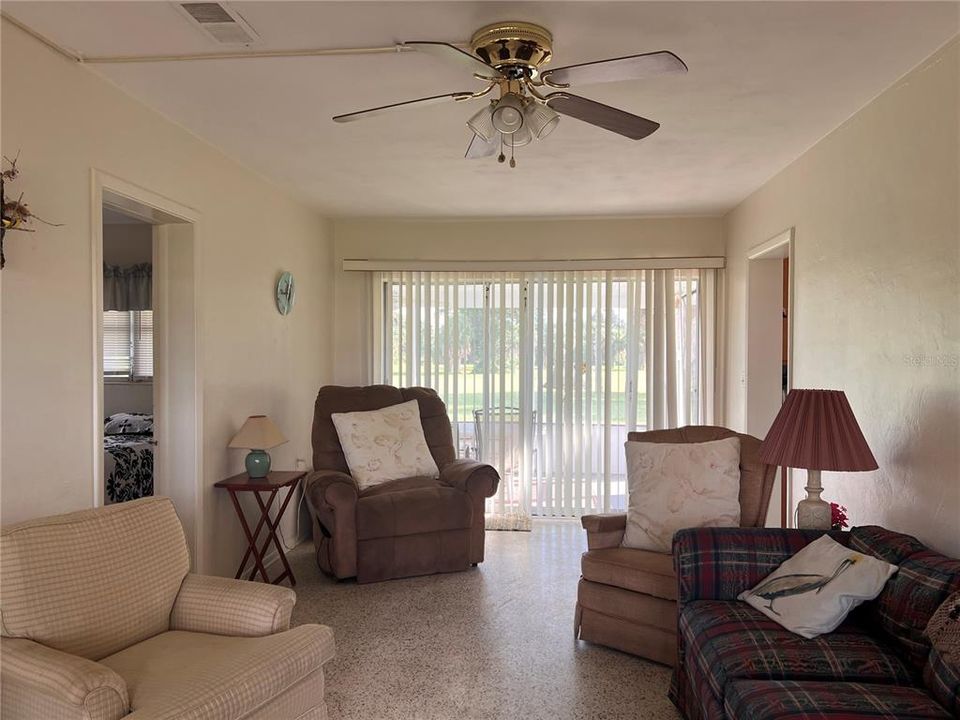 For Rent: $2,100 (3 beds, 3 baths, 1516 Square Feet)