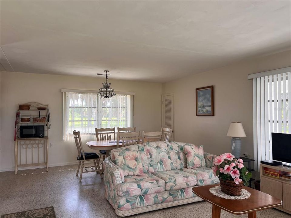 For Rent: $2,100 (3 beds, 3 baths, 1516 Square Feet)