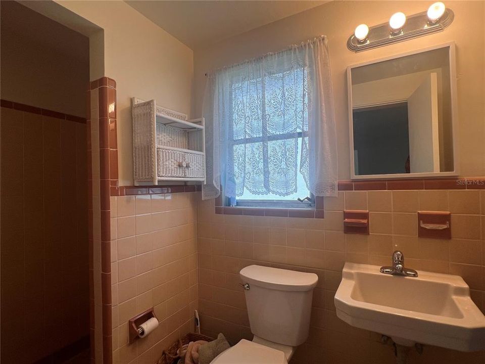 For Rent: $2,100 (3 beds, 3 baths, 1516 Square Feet)