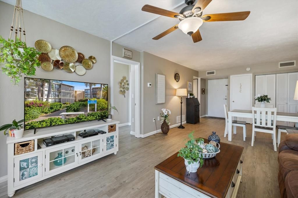 Под контрактом: $147,500 (2 спален, 2 ванн, 940 Квадратных фут)