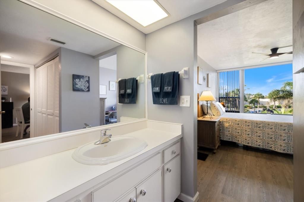 Под контрактом: $147,500 (2 спален, 2 ванн, 940 Квадратных фут)