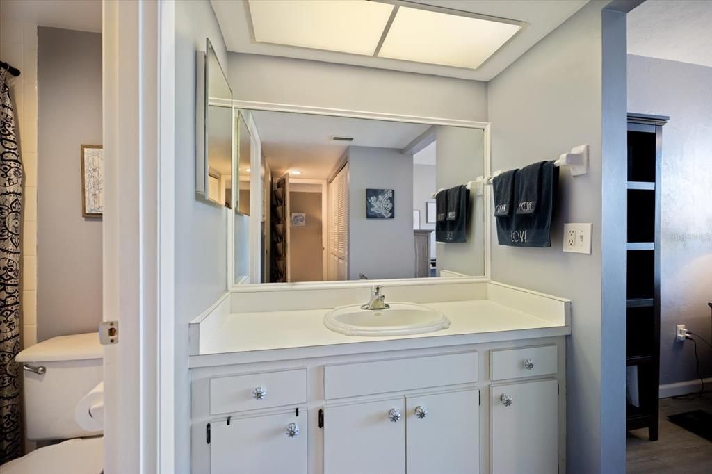 Под контрактом: $147,500 (2 спален, 2 ванн, 940 Квадратных фут)