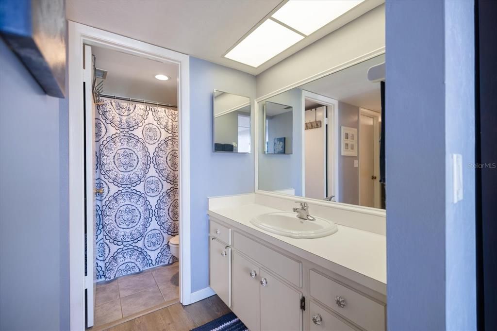 Под контрактом: $147,500 (2 спален, 2 ванн, 940 Квадратных фут)