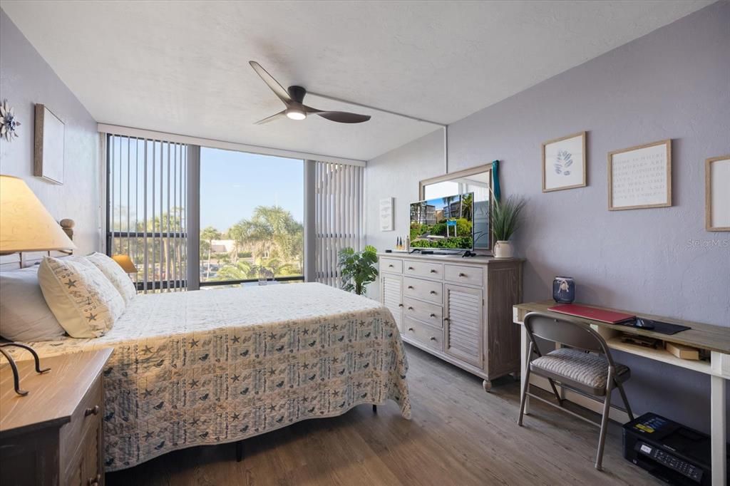 Под контрактом: $147,500 (2 спален, 2 ванн, 940 Квадратных фут)