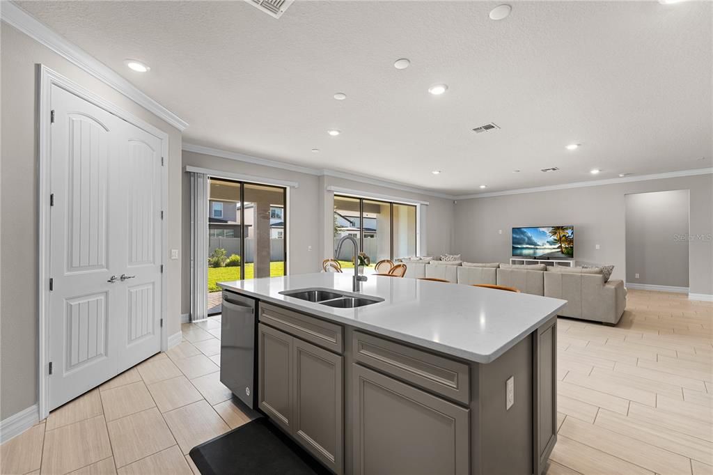 For Sale: $579,000 (4 beds, 3 baths, 2690 Square Feet)