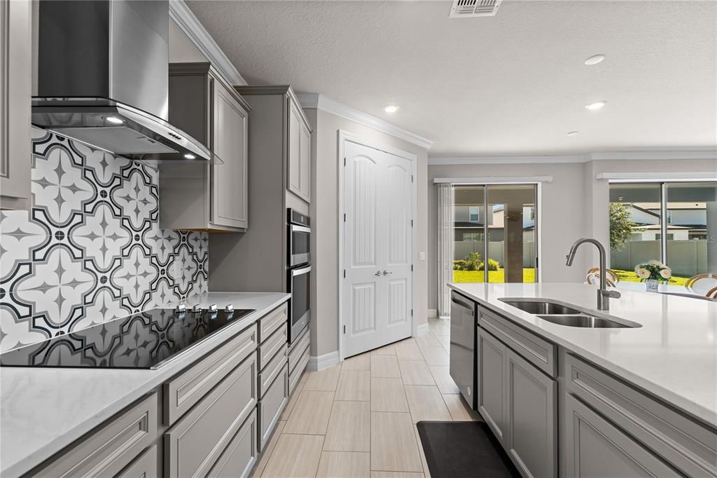 For Sale: $579,000 (4 beds, 3 baths, 2690 Square Feet)