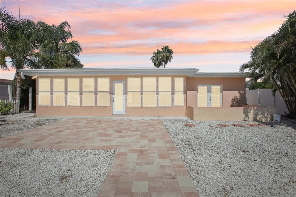 For Sale: $885,000 (4 beds, 2 baths, 2175 Square Feet)