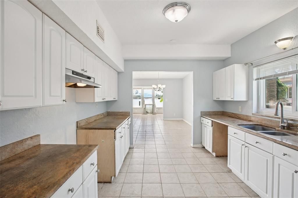 For Sale: $885,000 (4 beds, 2 baths, 2175 Square Feet)