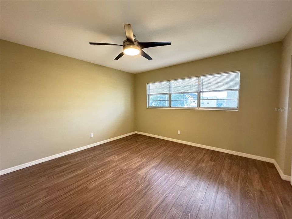 合同活跃: $144,750 (2 贝兹, 2 浴室, 1400 平方英尺)