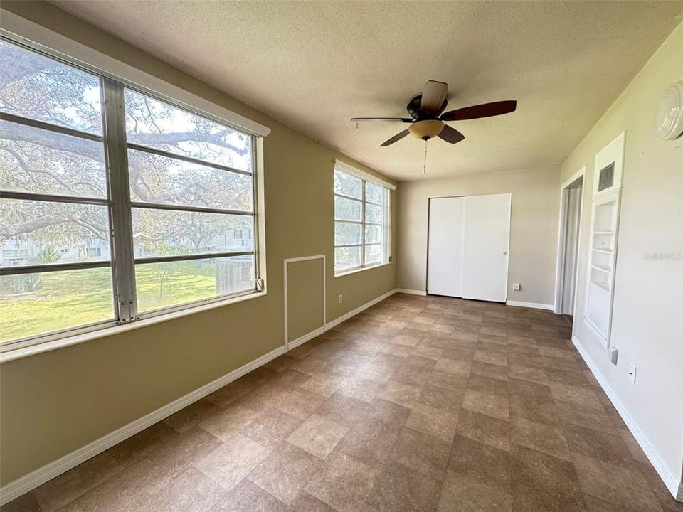 合同活跃: $144,750 (2 贝兹, 2 浴室, 1400 平方英尺)