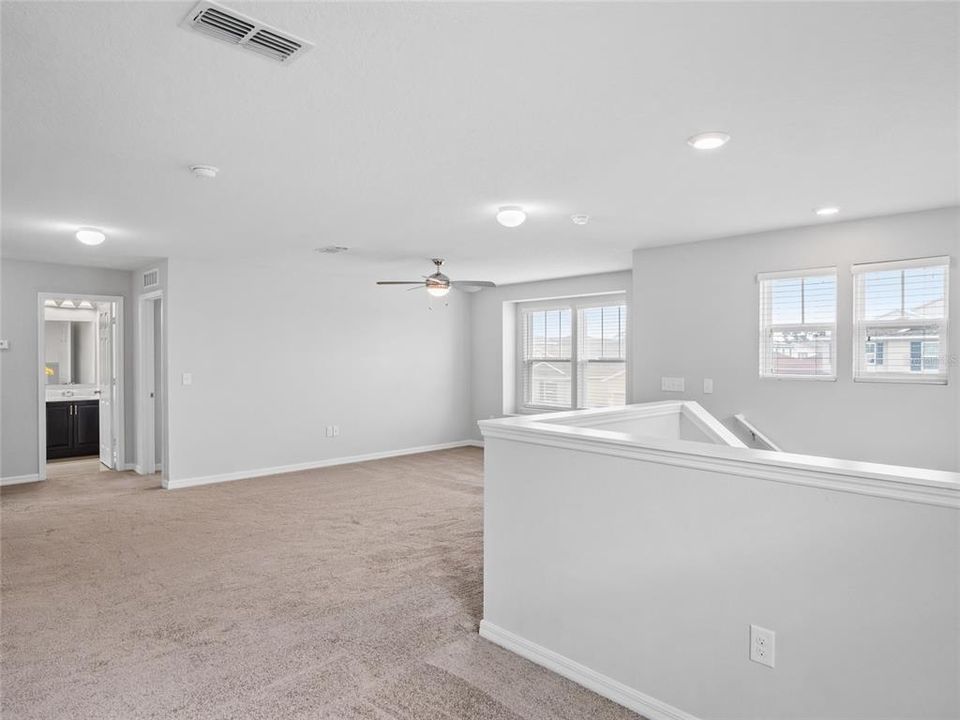 En Venta: $589,000 (3 camas, 3 baños, 2607 Pies cuadrados)