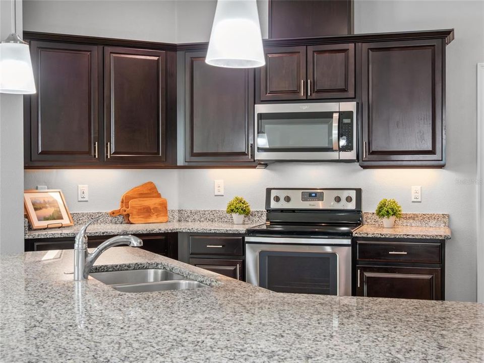 En Venta: $589,000 (3 camas, 3 baños, 2607 Pies cuadrados)