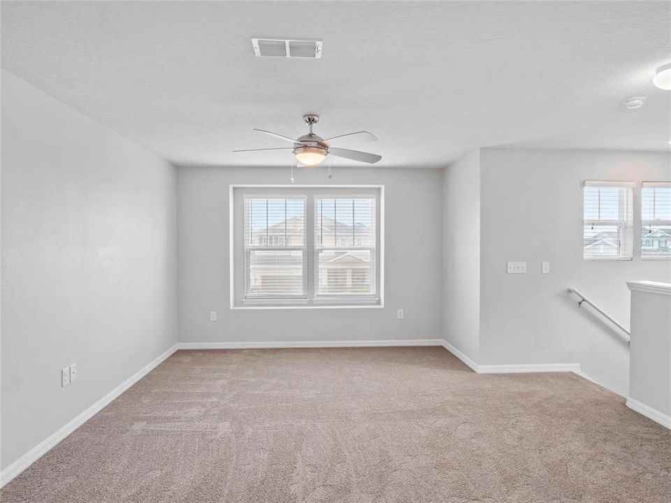 En Venta: $589,000 (3 camas, 3 baños, 2607 Pies cuadrados)