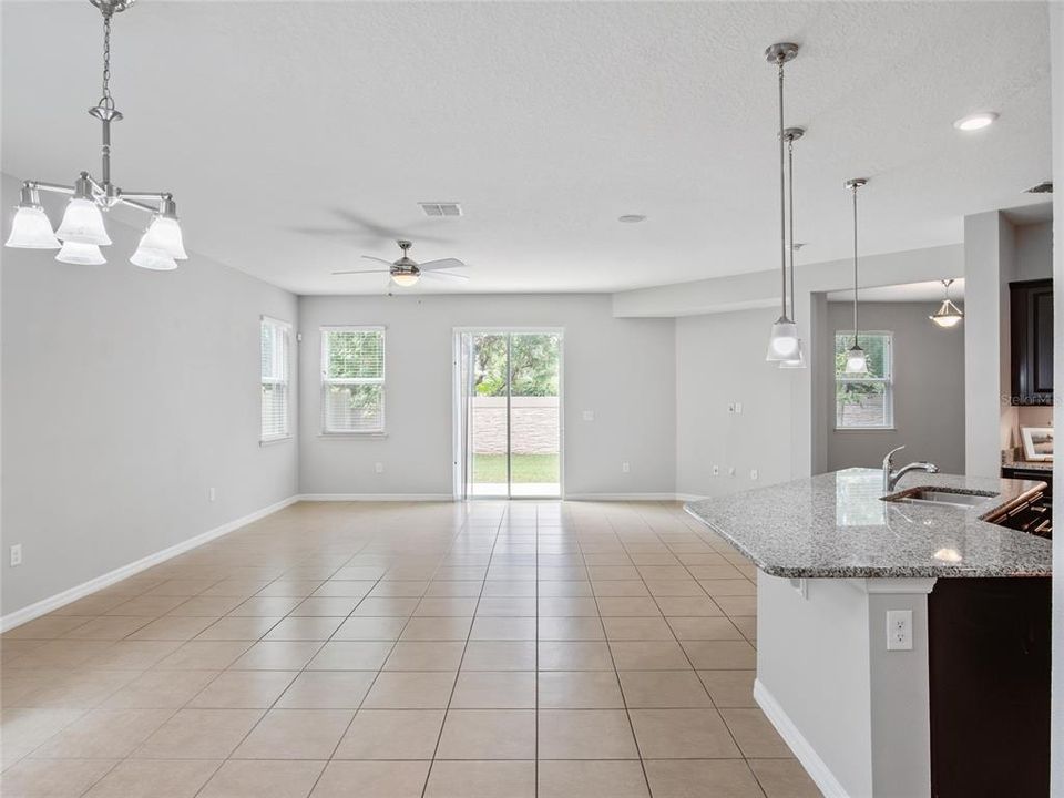 En Venta: $589,000 (3 camas, 3 baños, 2607 Pies cuadrados)