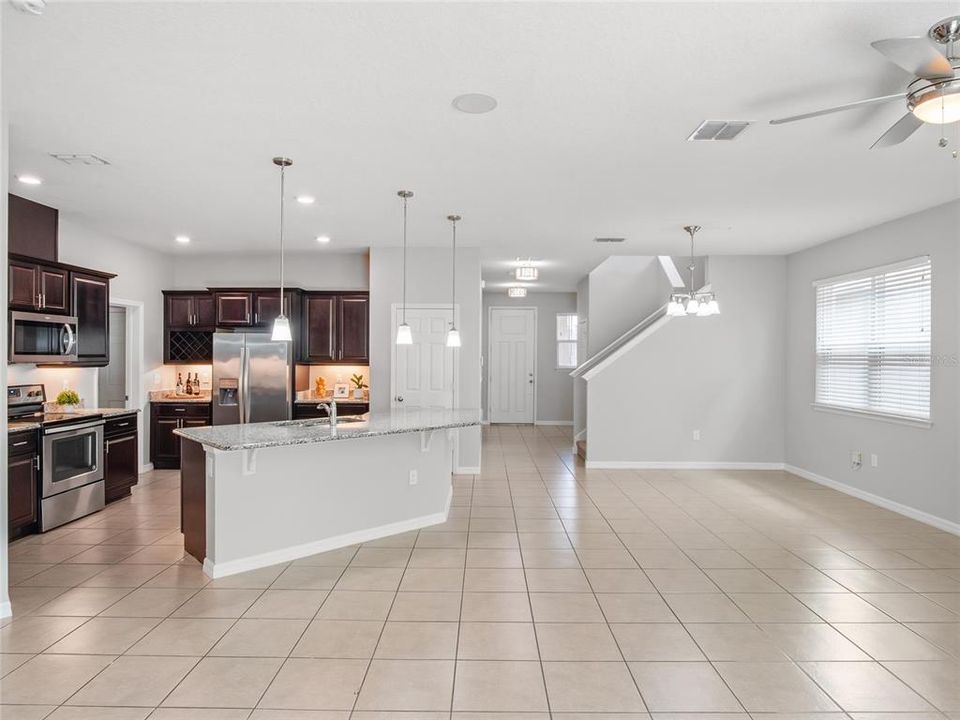 En Venta: $589,000 (3 camas, 3 baños, 2607 Pies cuadrados)