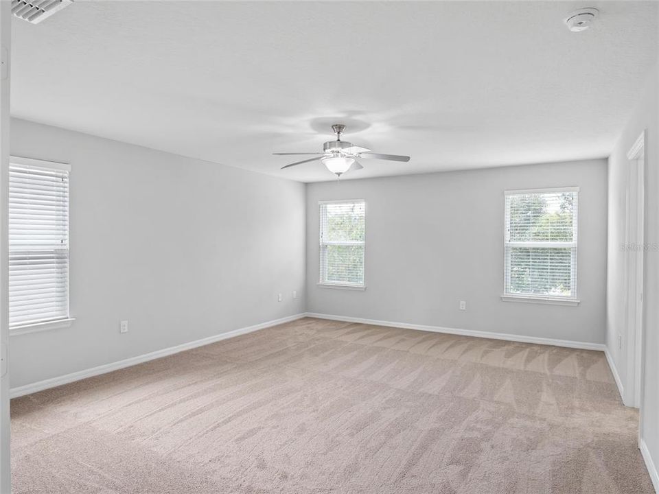 En Venta: $589,000 (3 camas, 3 baños, 2607 Pies cuadrados)