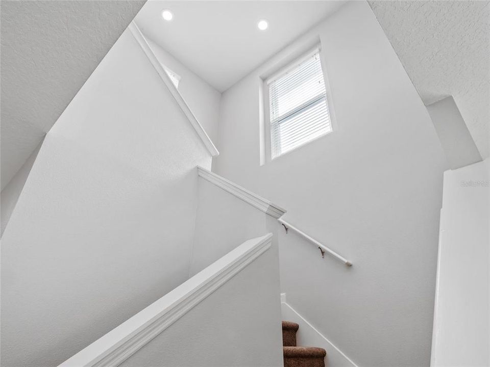 En Venta: $589,000 (3 camas, 3 baños, 2607 Pies cuadrados)