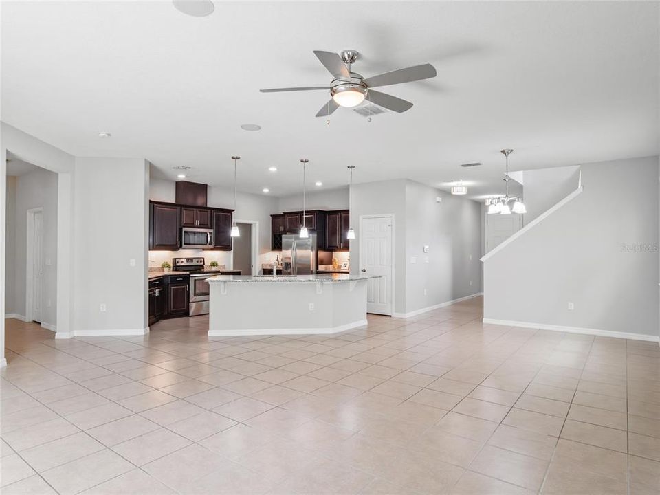 En Venta: $589,000 (3 camas, 3 baños, 2607 Pies cuadrados)