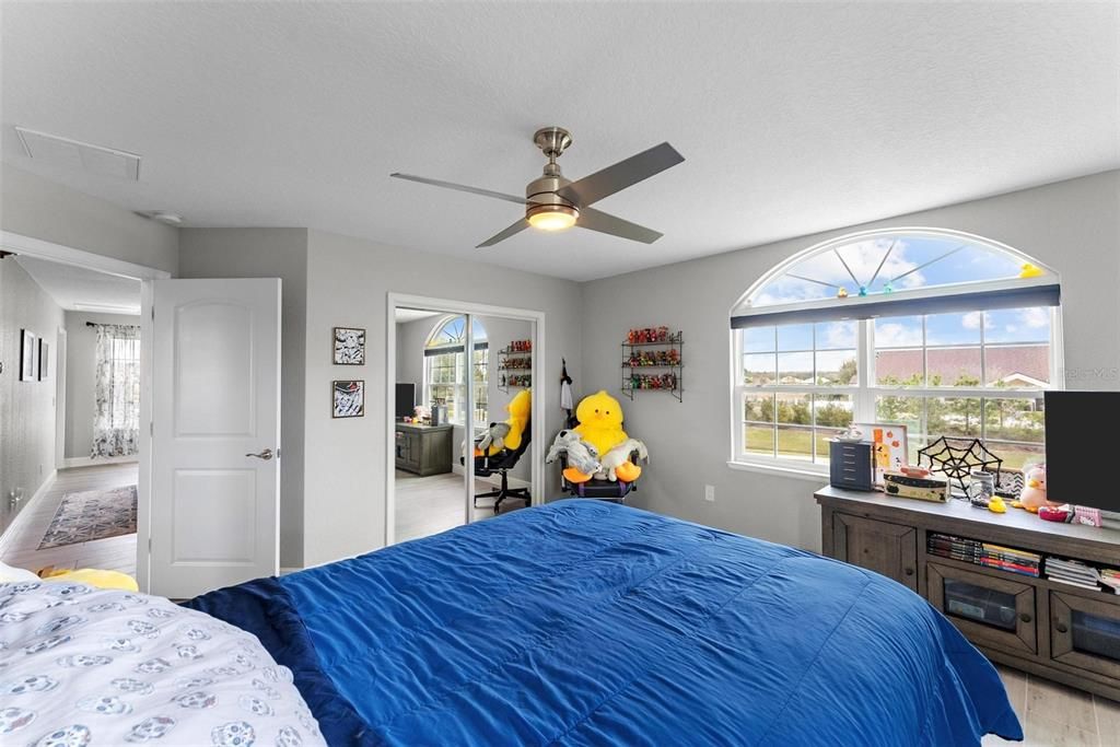 For Sale: $515,000 (4 beds, 2 baths, 2419 Square Feet)