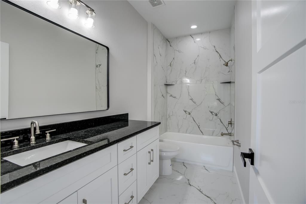 В аренду: $2,300 (2 спален, 2 ванн, 1556 Квадратных фут)