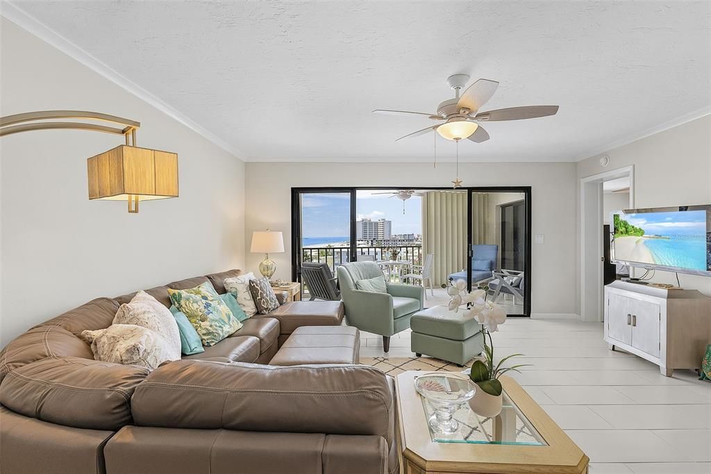 待售: $949,999 (2 贝兹, 2 浴室, 1235 平方英尺)