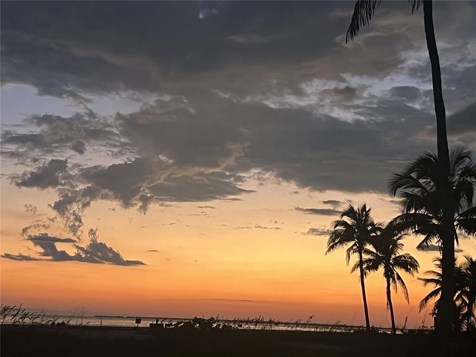 待售: $949,999 (2 贝兹, 2 浴室, 1235 平方英尺)