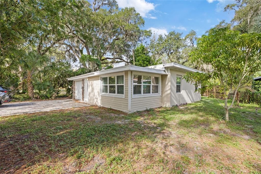 For Sale: $197,900 (3 beds, 2 baths, 934 Square Feet)