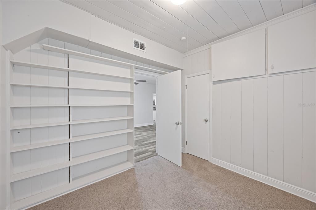 For Sale: $197,900 (3 beds, 2 baths, 934 Square Feet)