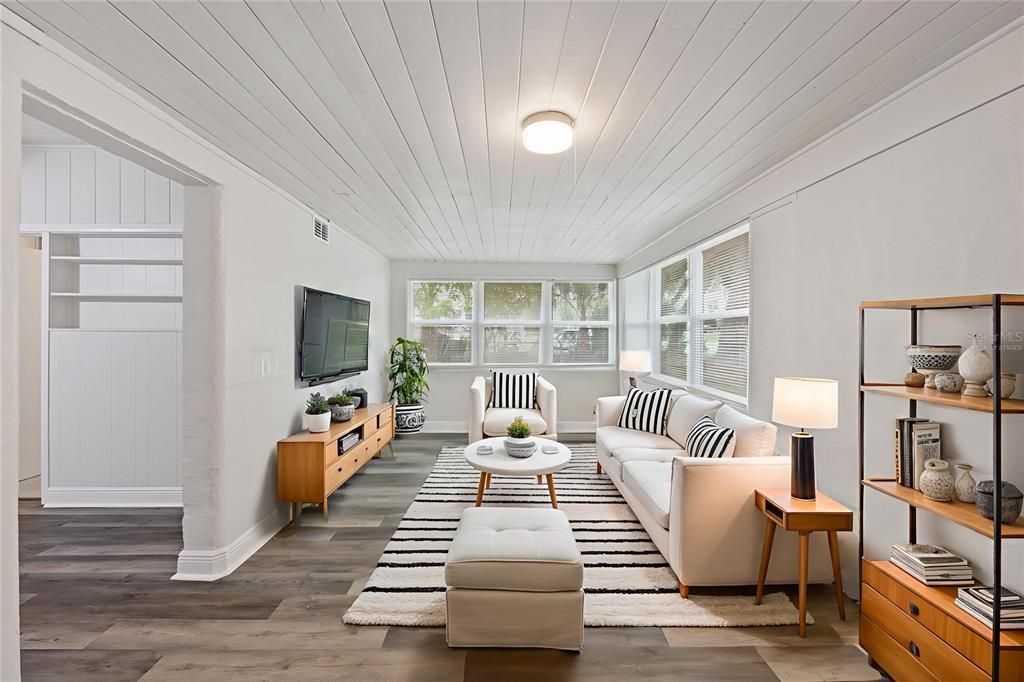 For Sale: $197,900 (3 beds, 2 baths, 934 Square Feet)