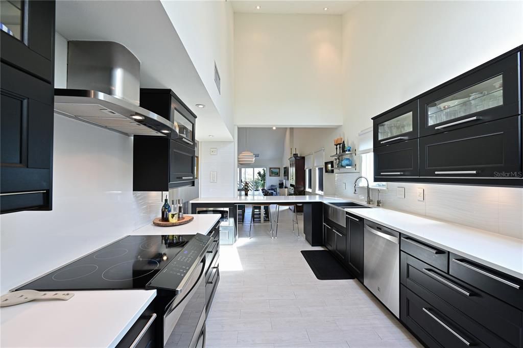 Active With Contract: $460,000 (2 beds, 2 baths, 1705 Square Feet)