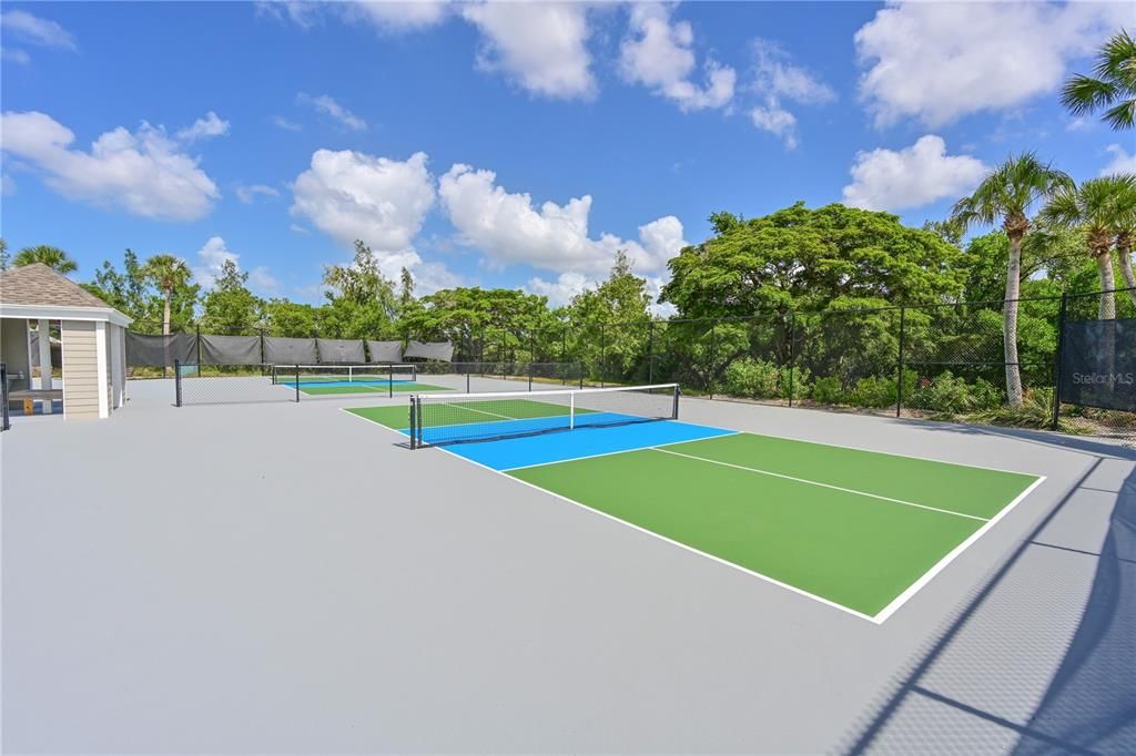 Active With Contract: $460,000 (2 beds, 2 baths, 1705 Square Feet)